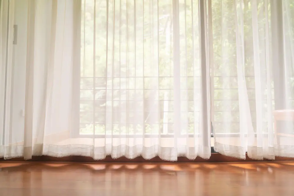 Blinds vs. Curtains—Which Is the Better Solution for Your Home?
